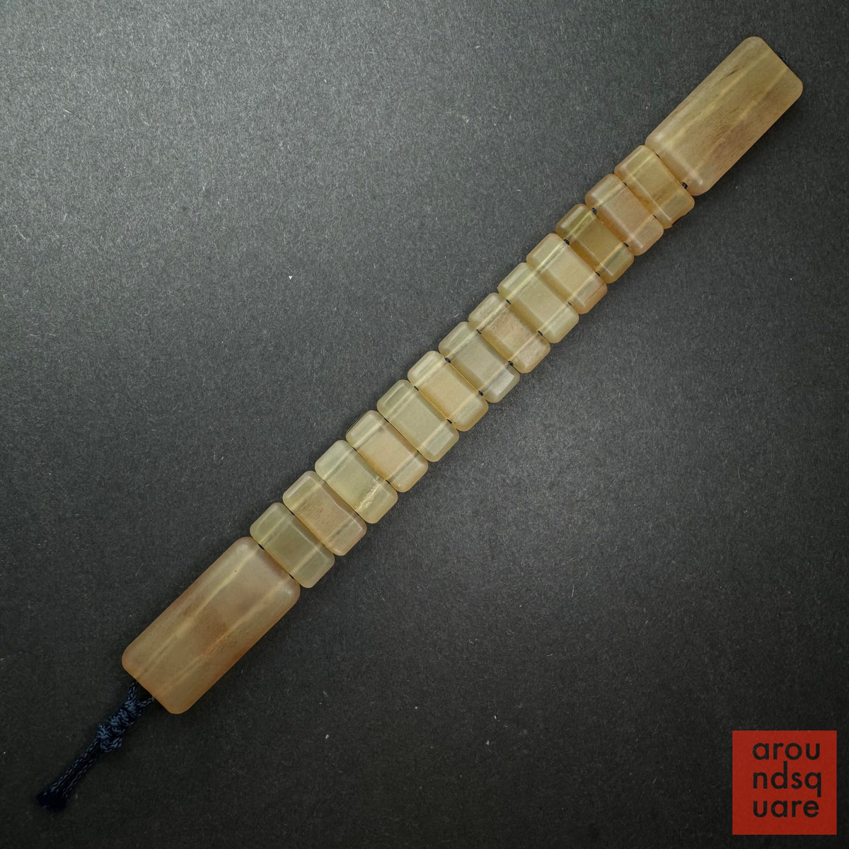 Podushka Chetki - Natural Material Editions