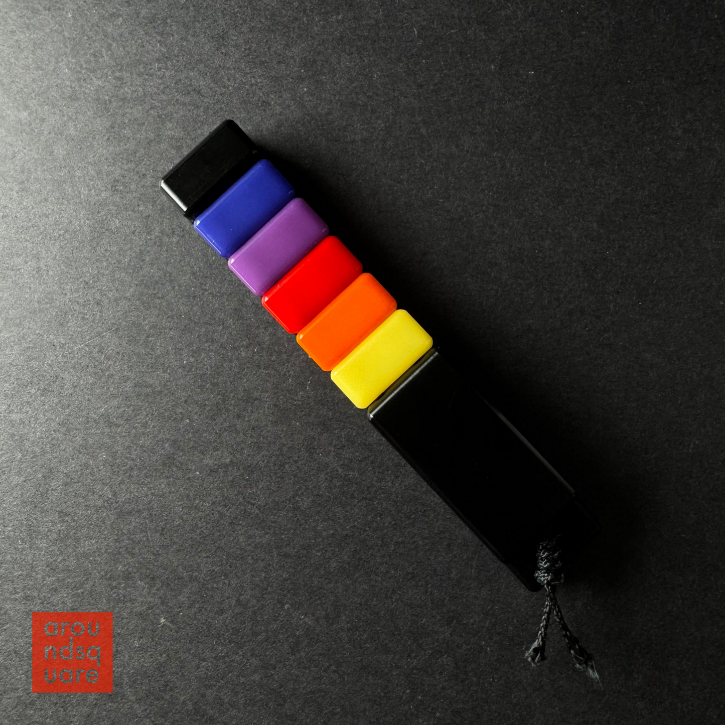 Podushka Chetki - Delrin Editions